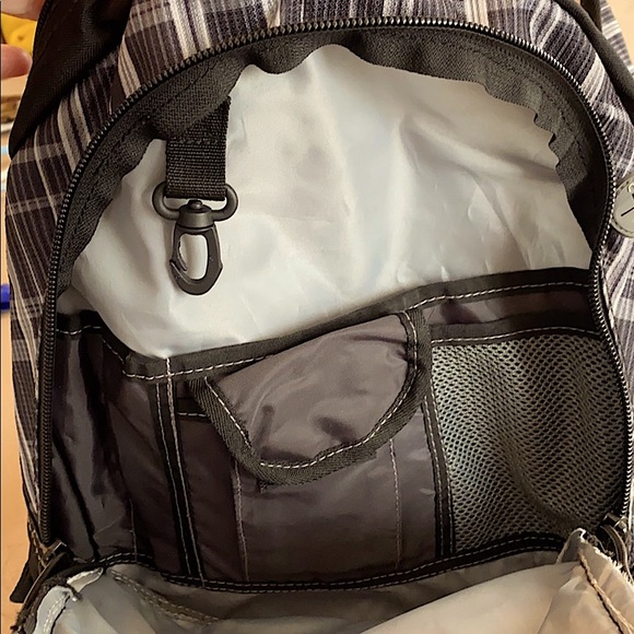 High Sierra Thinsulate backpack, 4 top zip pocket. - Picture 6 of 7